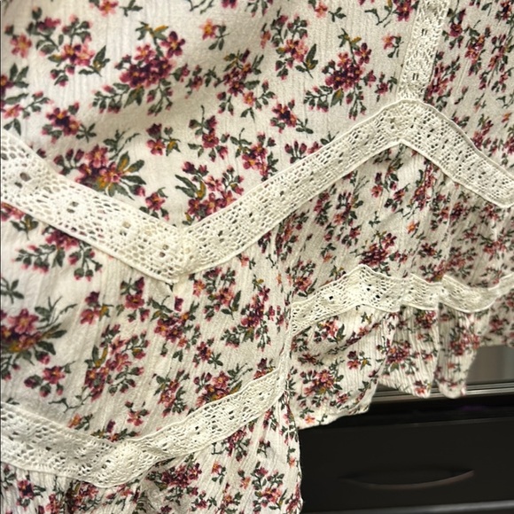 American Eagle Outfitters Pink Cream Fitted‎ Ruffled Camisole - Picture 3 of 10